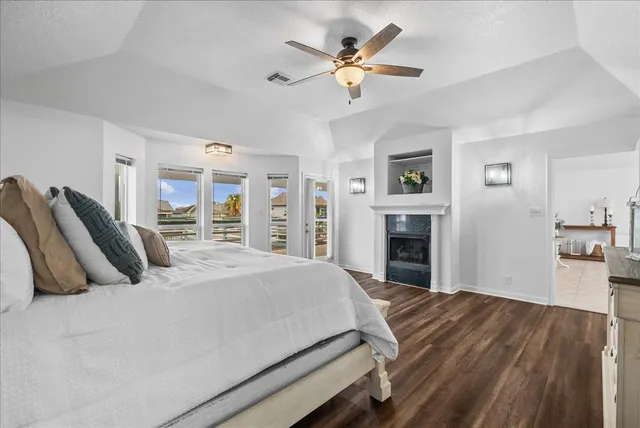 $525,000 | 933 Bonita Drive, Bayou Vista, TX 77563