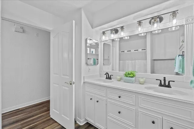 $525,000 | 933 Bonita Drive, Bayou Vista, TX 77563