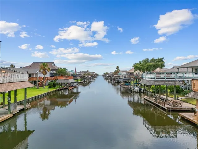 $525,000 | 933 Bonita Drive, Bayou Vista, TX 77563