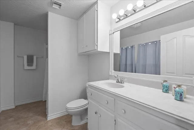 $525,000 | 933 Bonita Drive, Bayou Vista, TX 77563