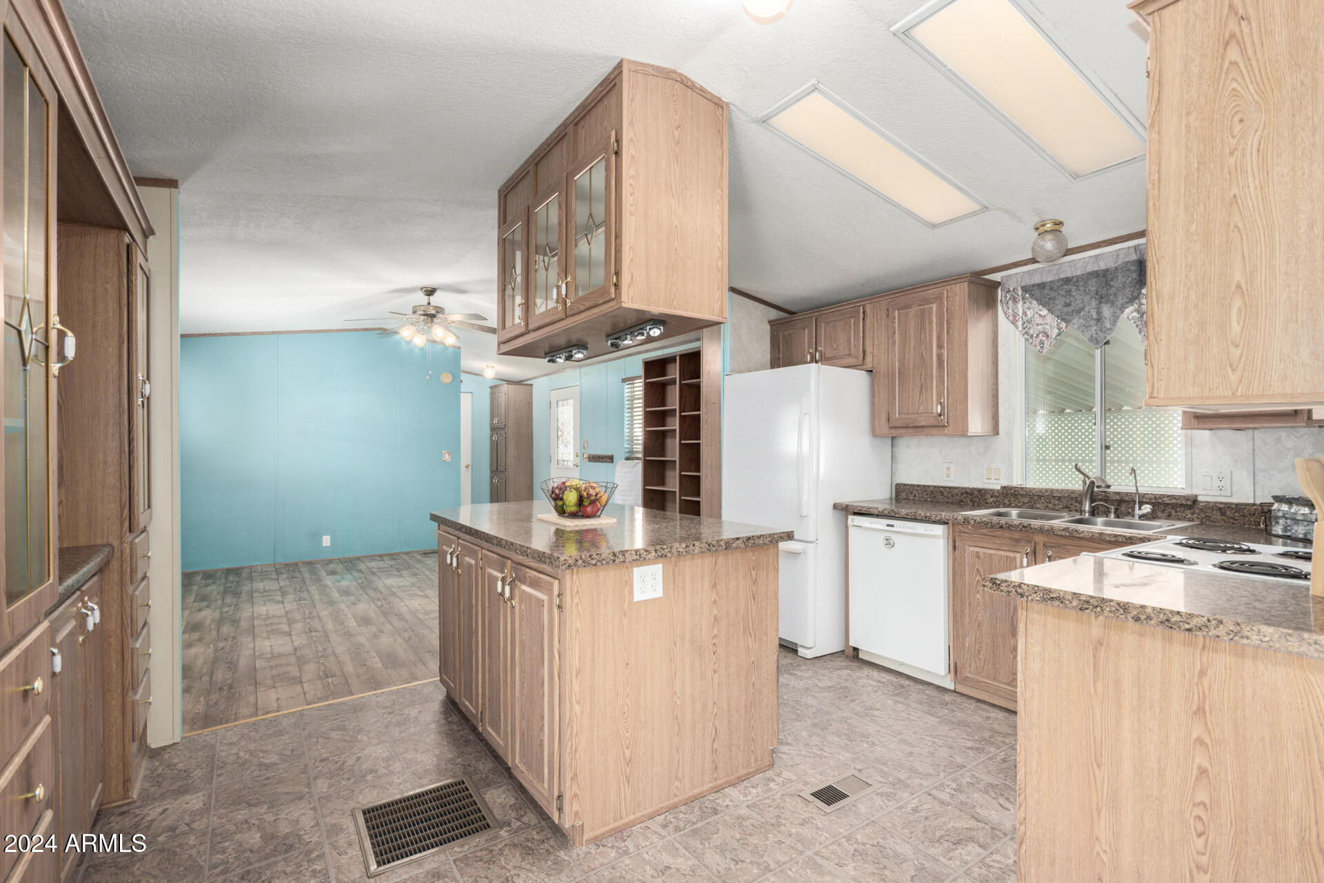126 South Tomahawk Road, Unit 96 Apache Junction, AZ 85119 - Photo 6 of 29 13 - Tomahawk