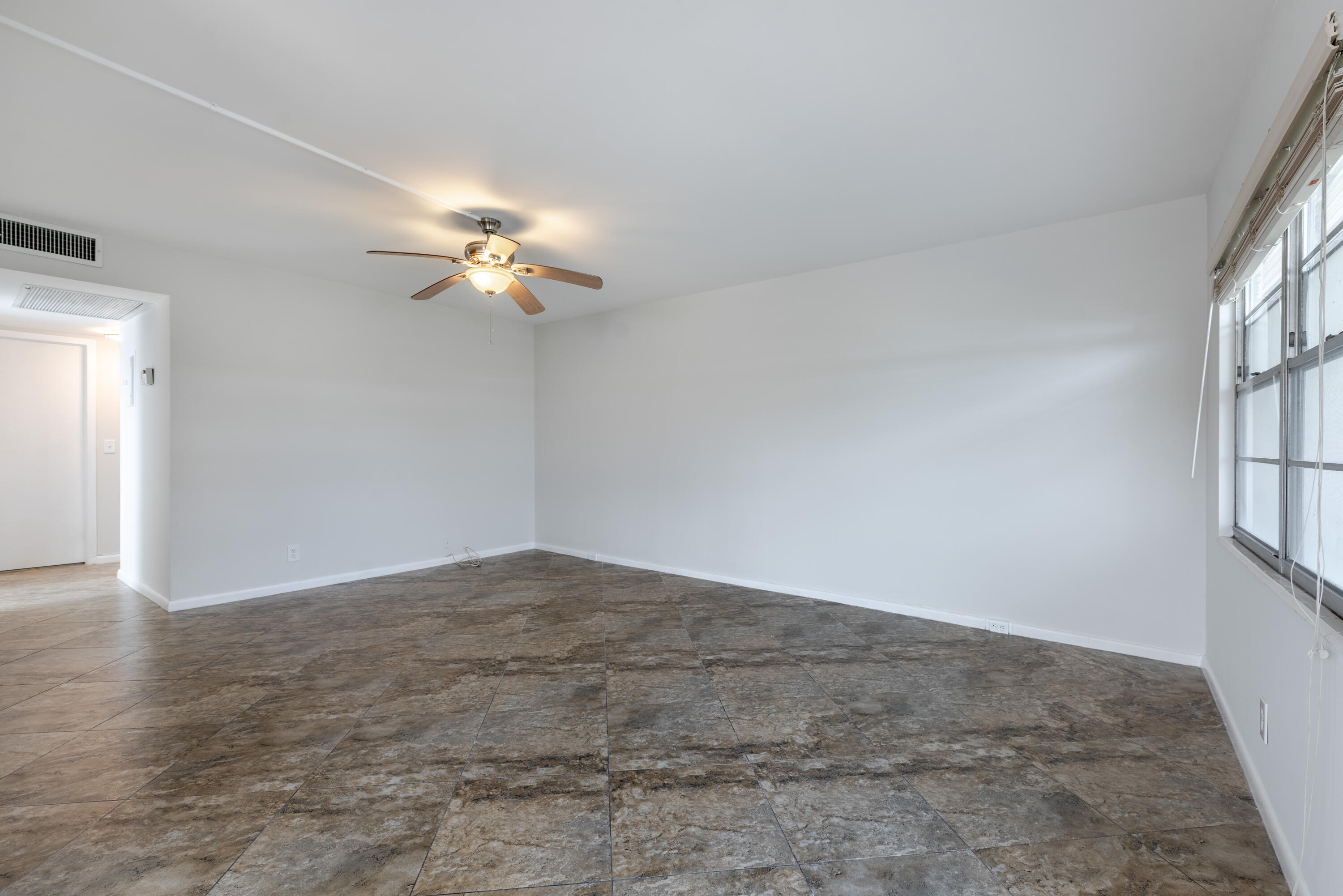 463 Fanshaw L Boca Raton, FL 33434 - Photo 7 of 31 463 Fanshaw L, century village (10 of 22