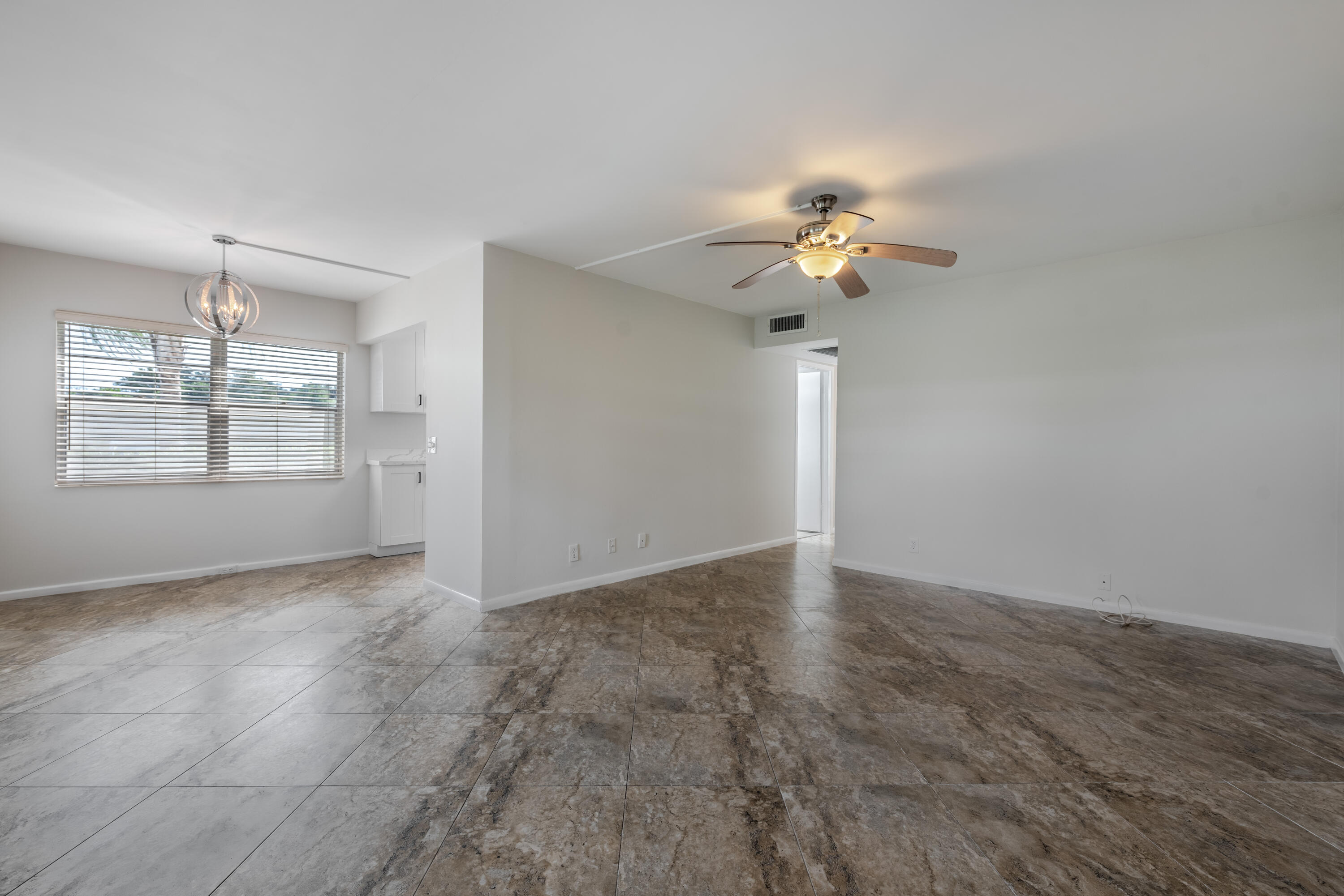 463 Fanshaw L Boca Raton, FL 33434 - Photo 8 of 31 463 Fanshaw L, century village (11 of 22