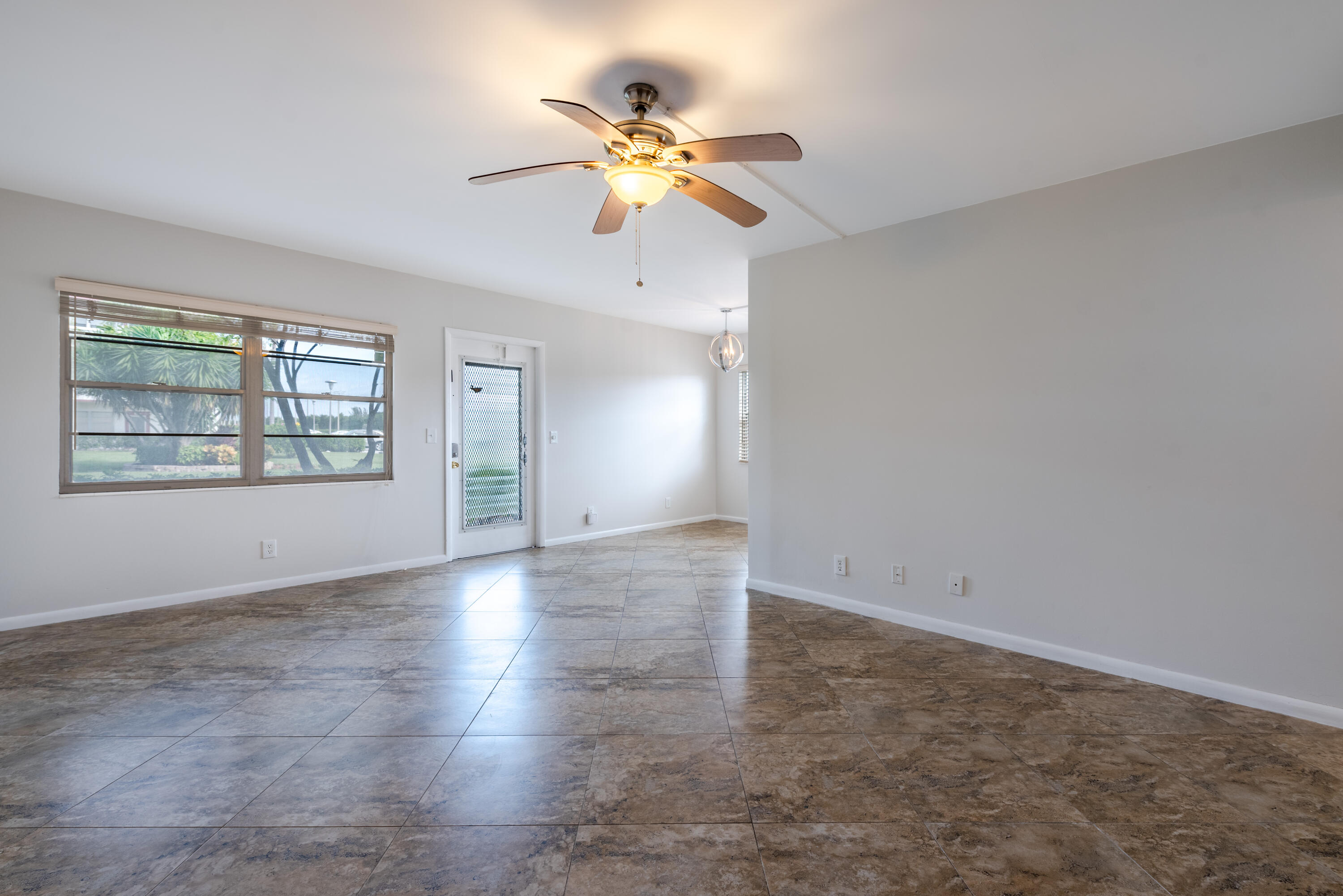 463 Fanshaw L Boca Raton, FL 33434 - Photo 9 of 31 463 Fanshaw L, century village (12 of 22