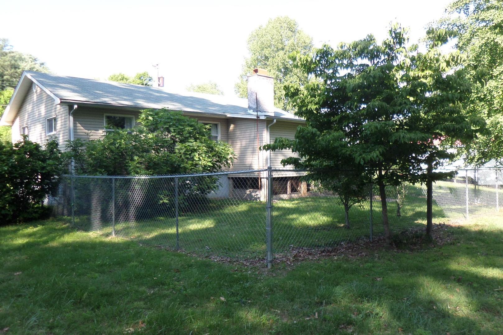 110 Euclid Circle Oak Ridge, TN 37830 - Photo 25 of 29 Back Left View