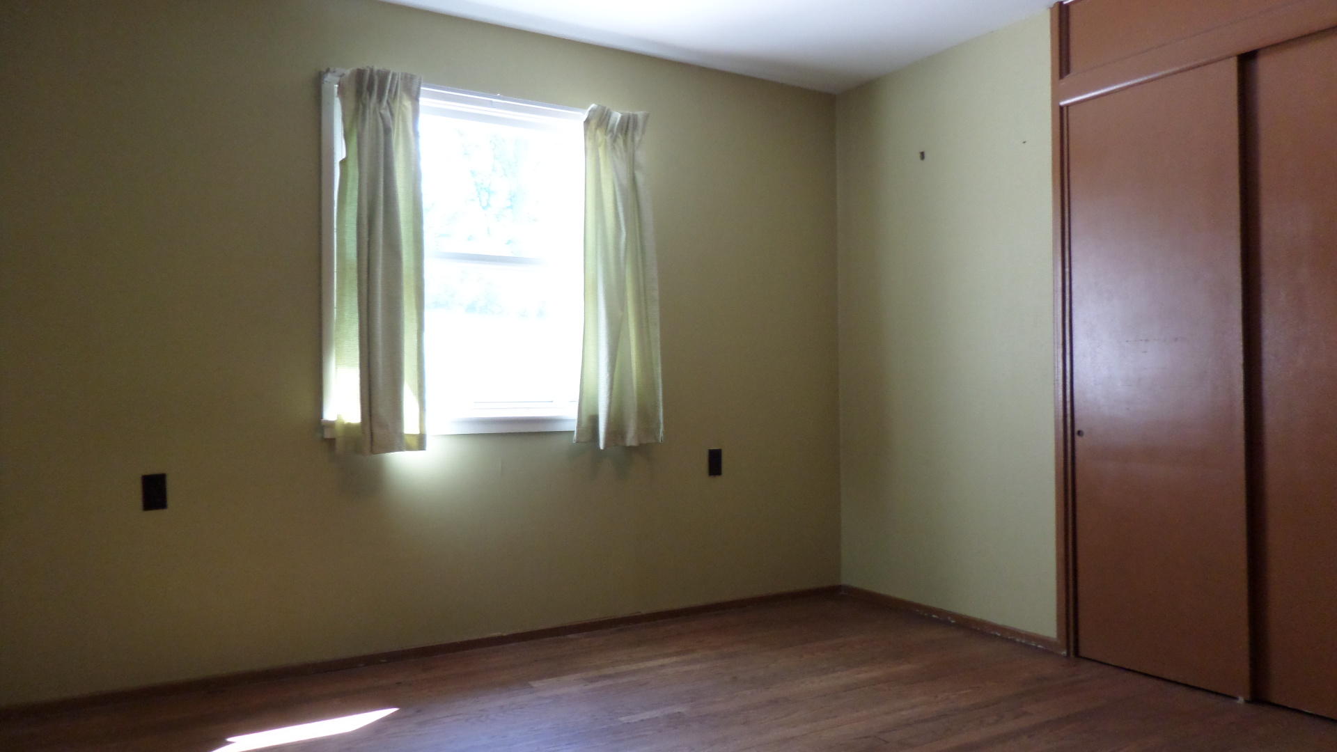 110 Euclid Circle Oak Ridge, TN 37830 - Photo 10 of 29 Second Bedroom