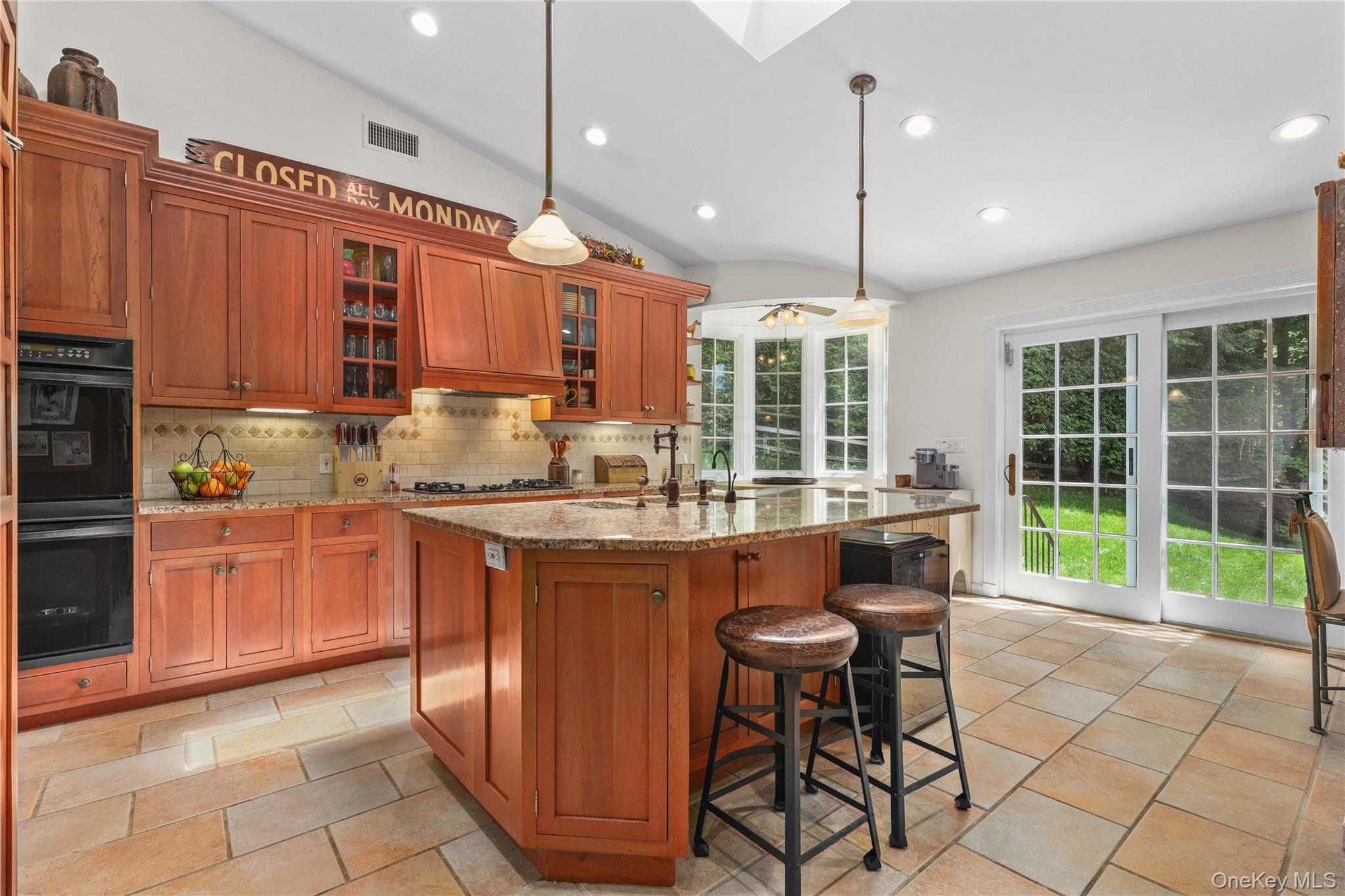 41 Lincoln Avenue Rye Brook, NY 10573 - Photo 4 of 38