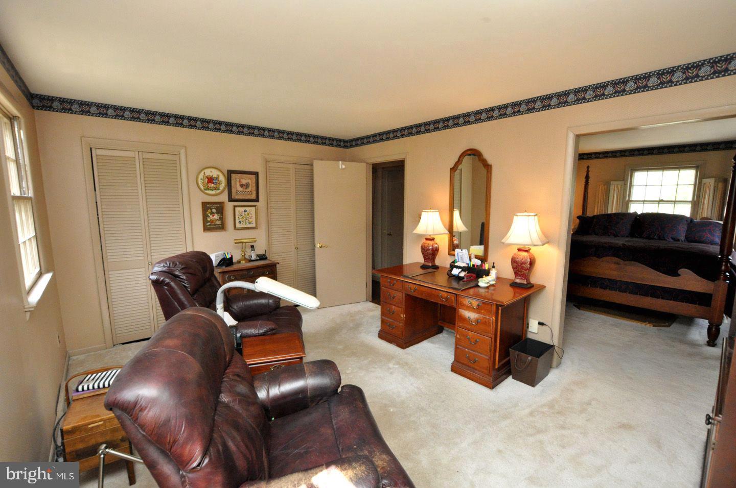 208 Ridge Road Southampton, NJ 08088 - Photo 24 of 34 a living room with furniture