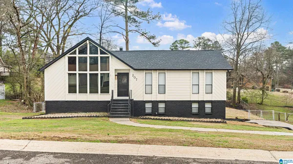 $295,000 | 207 11th Place, Pleasant Grove, AL 35127