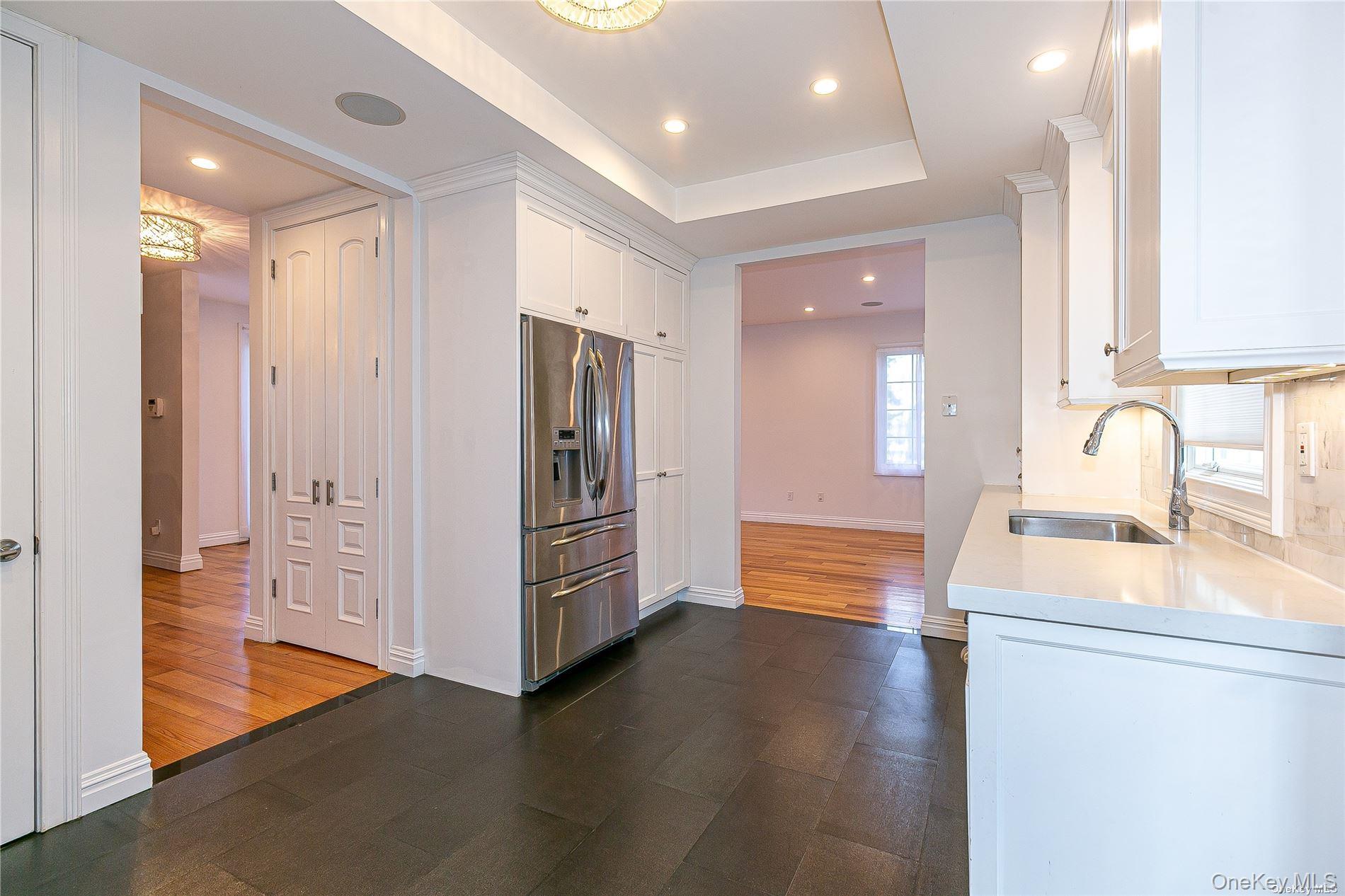 2 Avalon Road Great Neck, NY 11021 - Photo 7 of 21