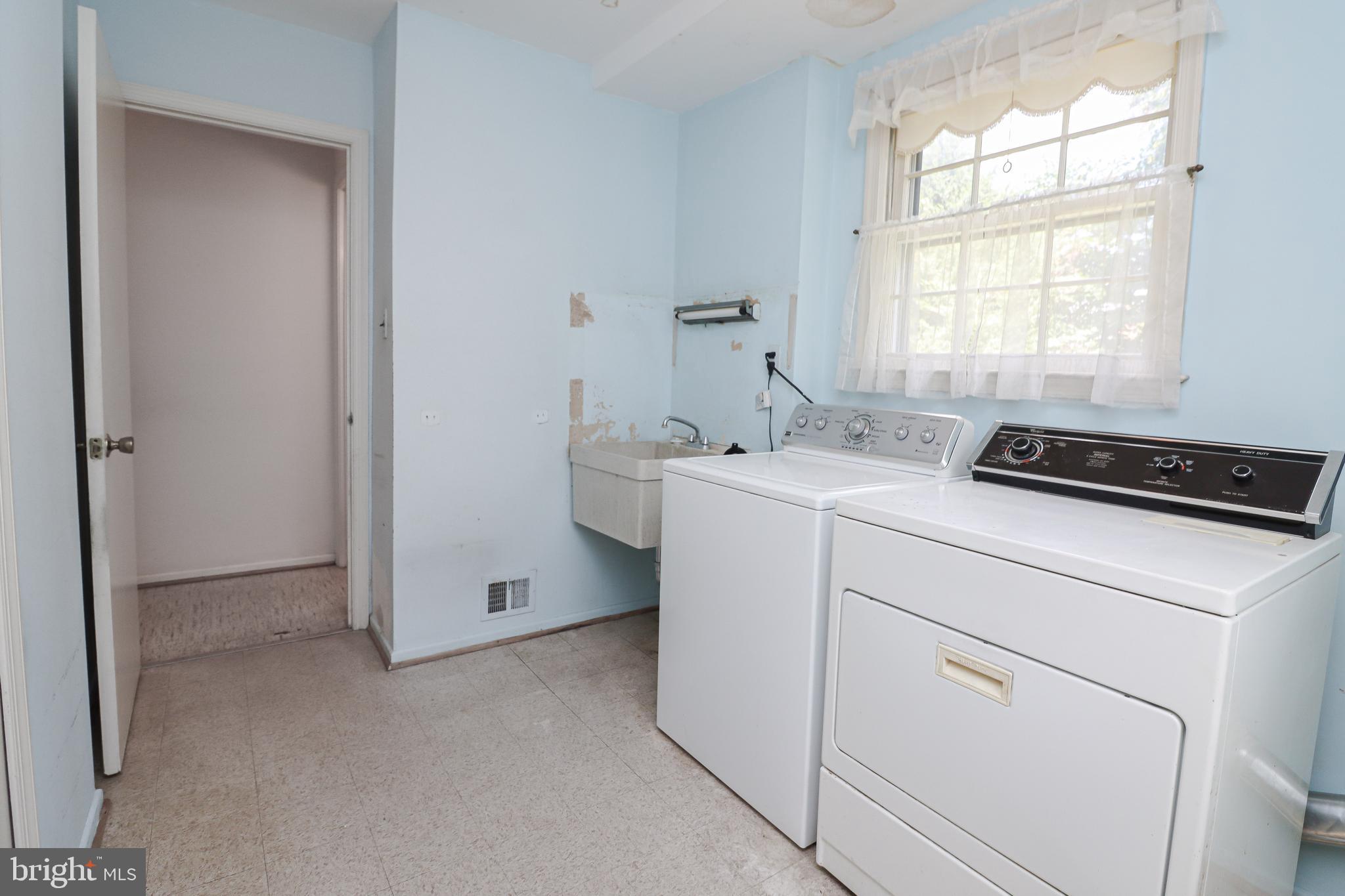 8728 Old Courthouse Road Vienna, VA 22182 - Photo 23 of 58 Main Floor Laundry Room/ Mud Room