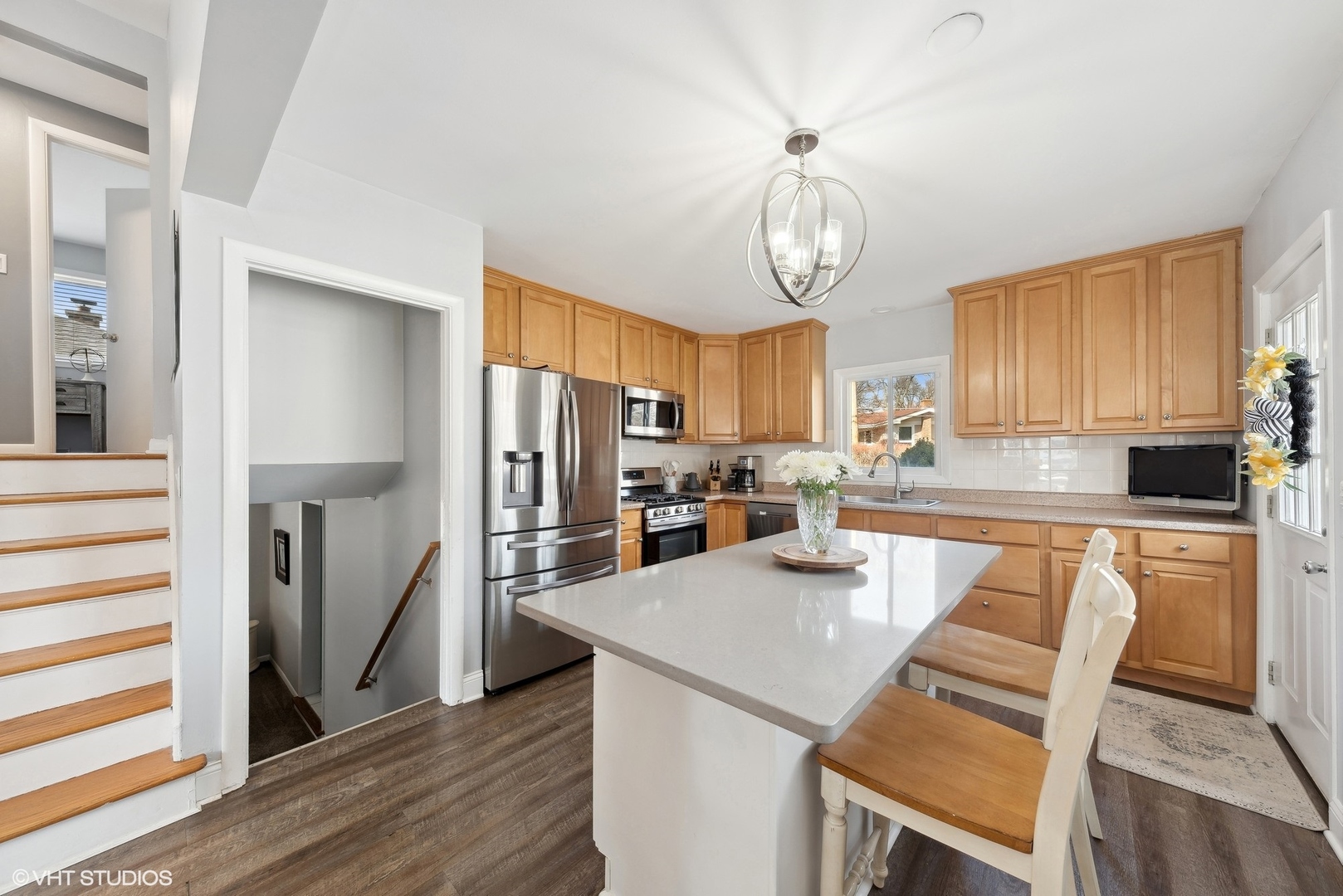 210 West Helen Road Palatine, IL 60067 - Photo 4 of 13 Gallery Image 4