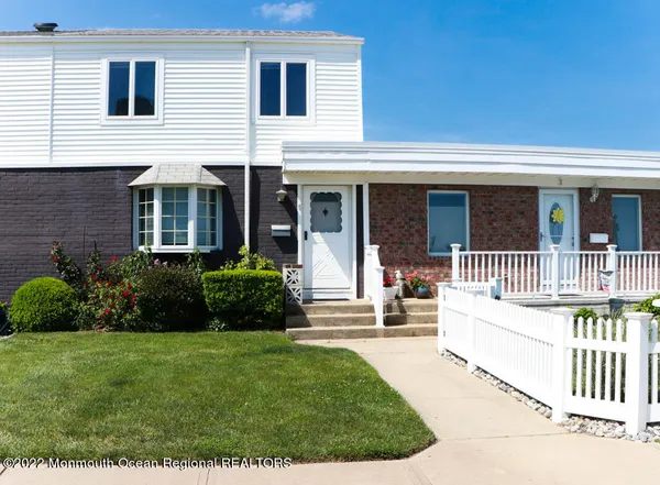 a view of a house with a small yard and plants