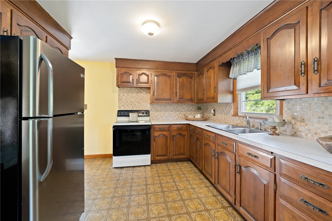 41 Halsey Road Woonsocket, RI 02895 - Photo 12 of 27