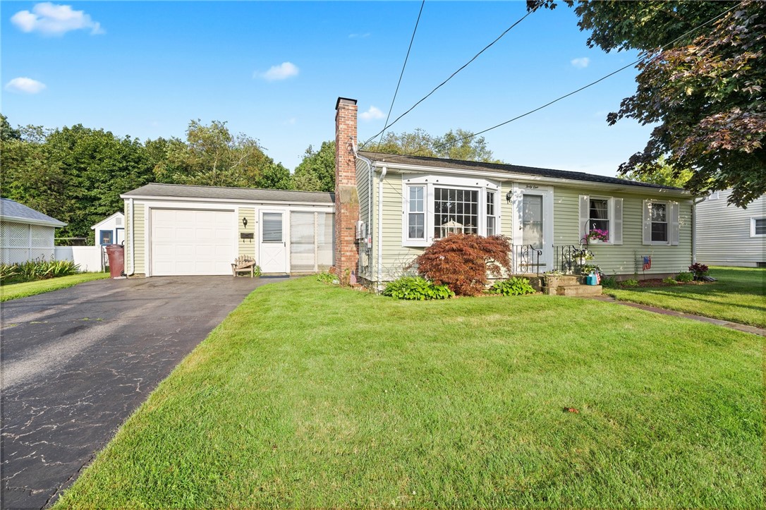 41 Halsey Road Woonsocket, RI 02895 - Photo 2 of 27