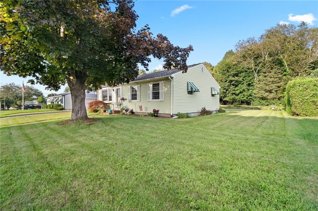 41 Halsey Road Woonsocket, RI 02895 - Photo 3 of 27