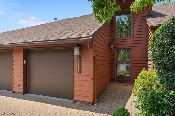 $385,000 | 25818 Fairmount Boulevard, Beachwood, OH 44122