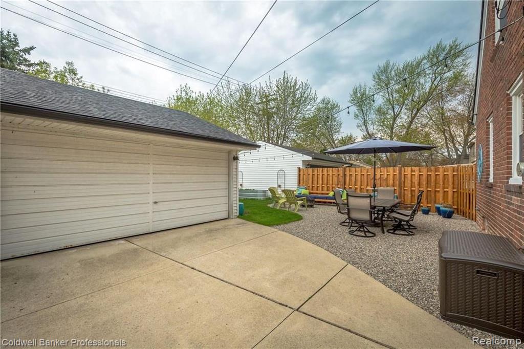 1339 Hampton Road Grosse Pointe Woods, MI 48236 - Photo 27 of 32