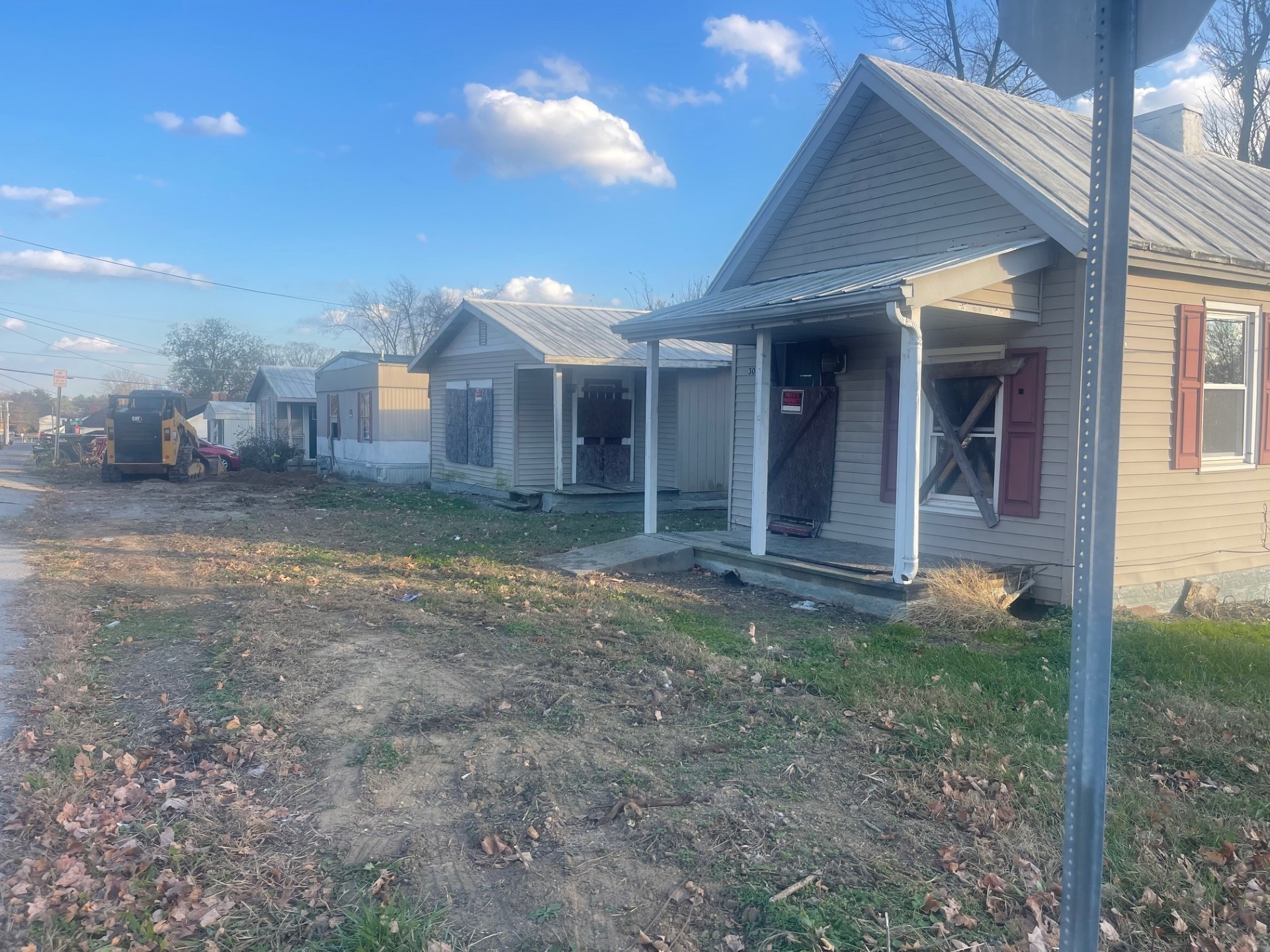 a view of a house with backyard and porch