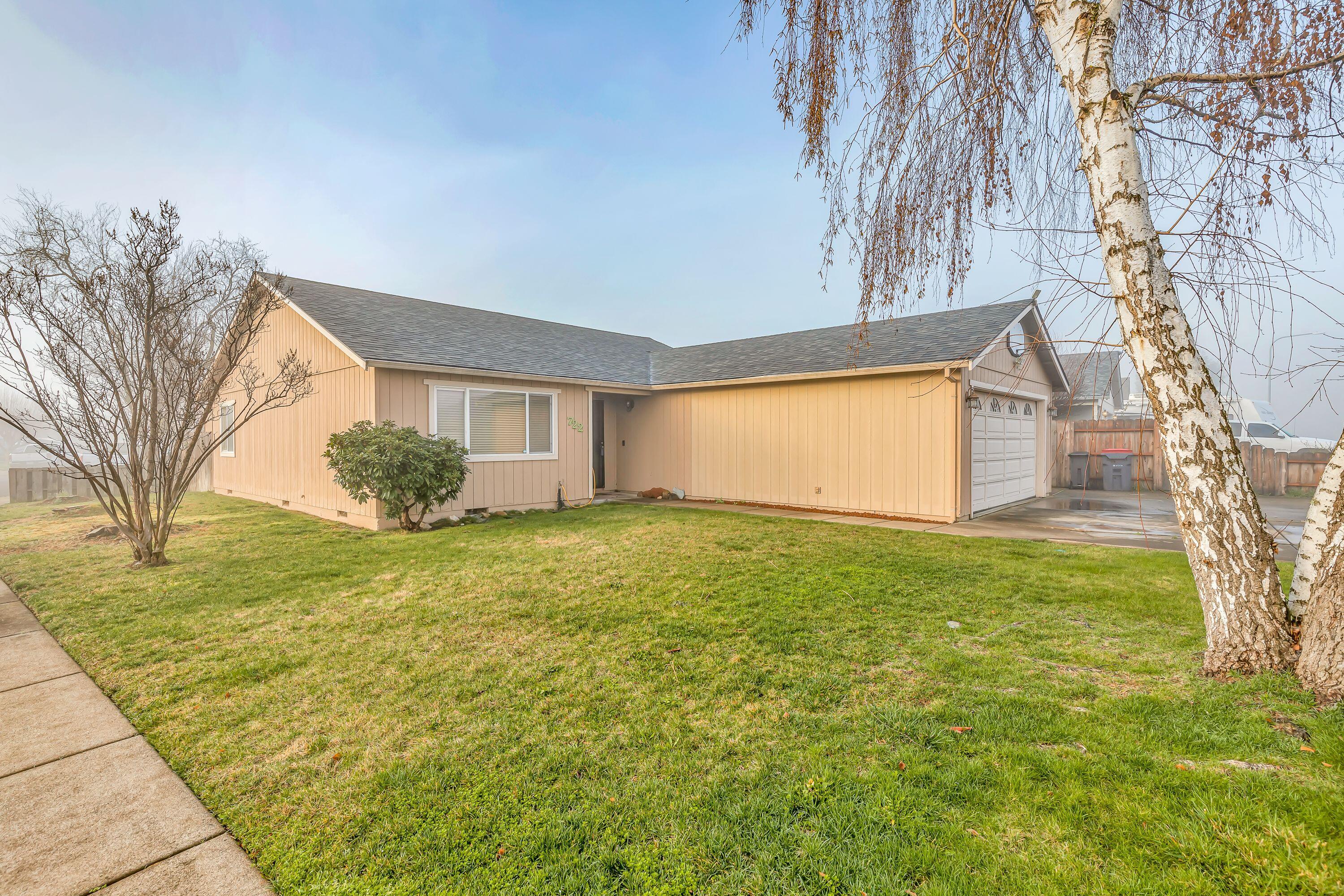 722 Midway Road Medford, OR 97501 - Photo 2 of 15 mfro2