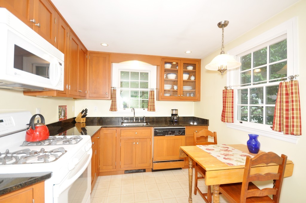 53 Lansdowne Road Arlington, MA 02474 - Photo 16 of 29