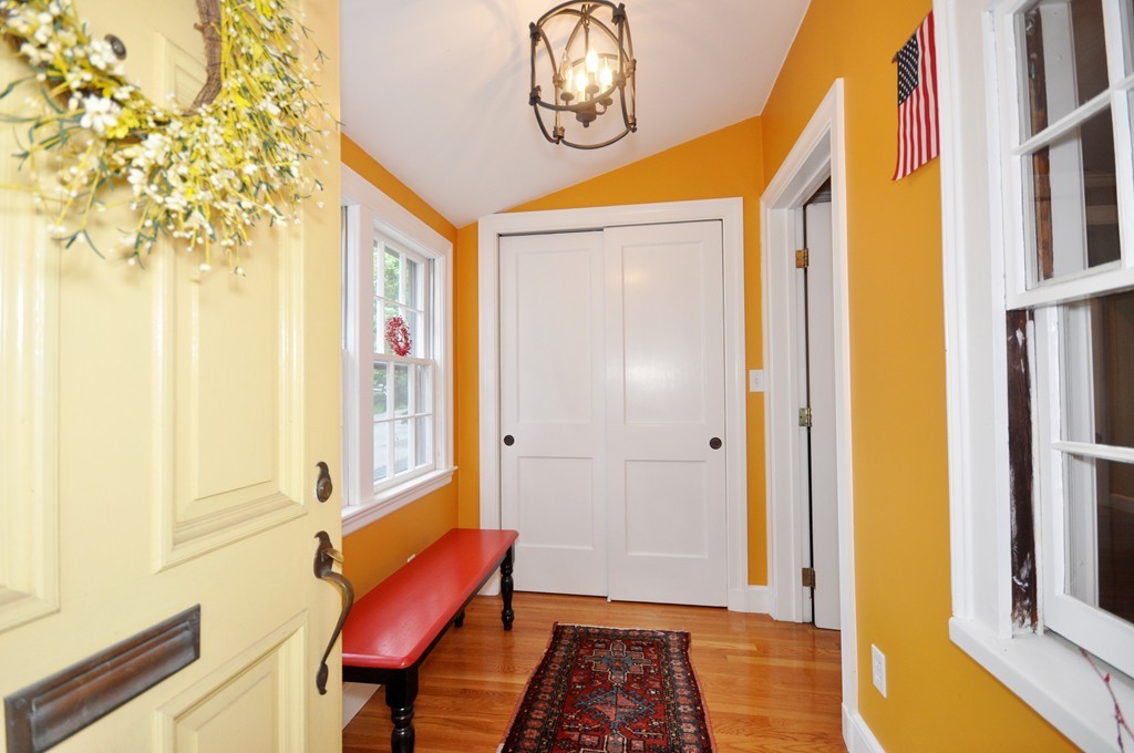 53 Lansdowne Road Arlington, MA 02474 - Photo 3 of 29