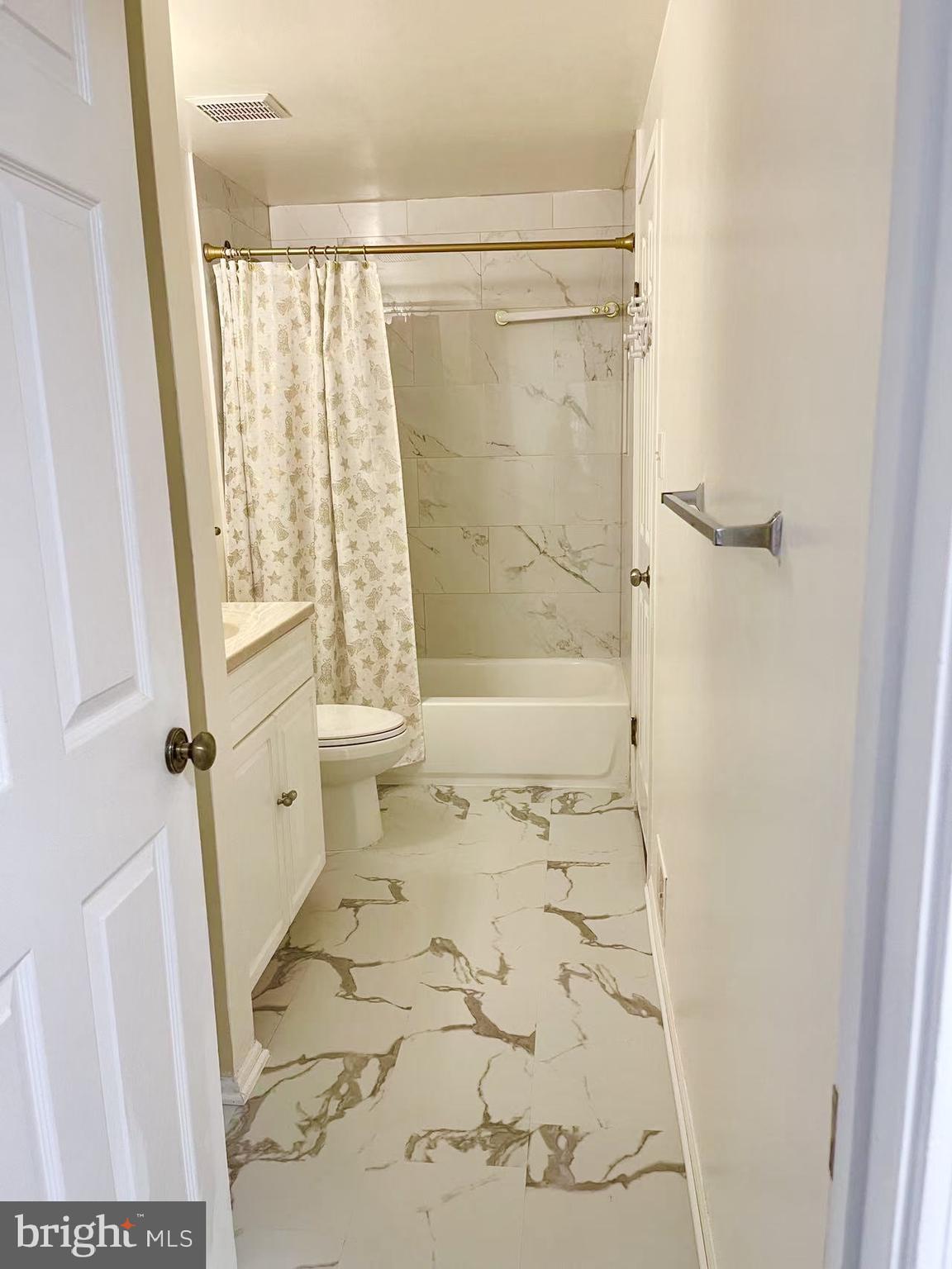 6712 Quiet Hours Columbia, MD 21045 - Photo 27 of 38 a bathroom with a shower