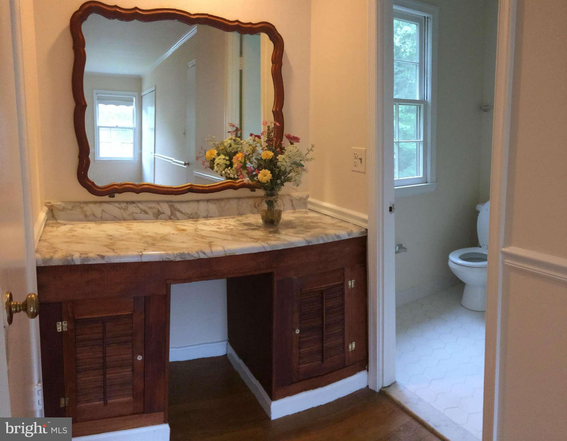 5218 Lighthorne Road Burke, VA 22015 - Photo 11 of 21 Bath (Master)