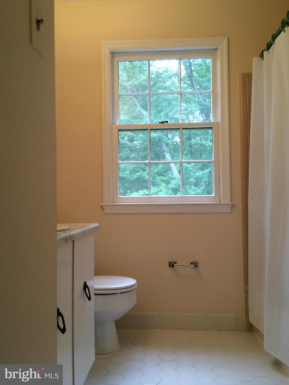 5218 Lighthorne Road Burke, VA 22015 - Photo 12 of 21 Bath