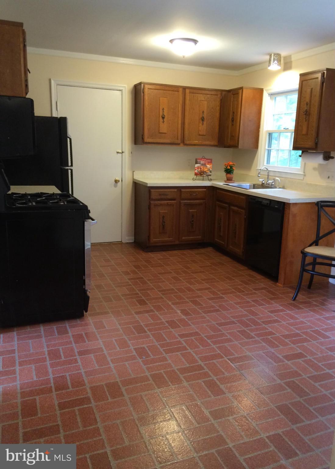 5218 Lighthorne Road Burke, VA 22015 - Photo 4 of 21 Kitchen