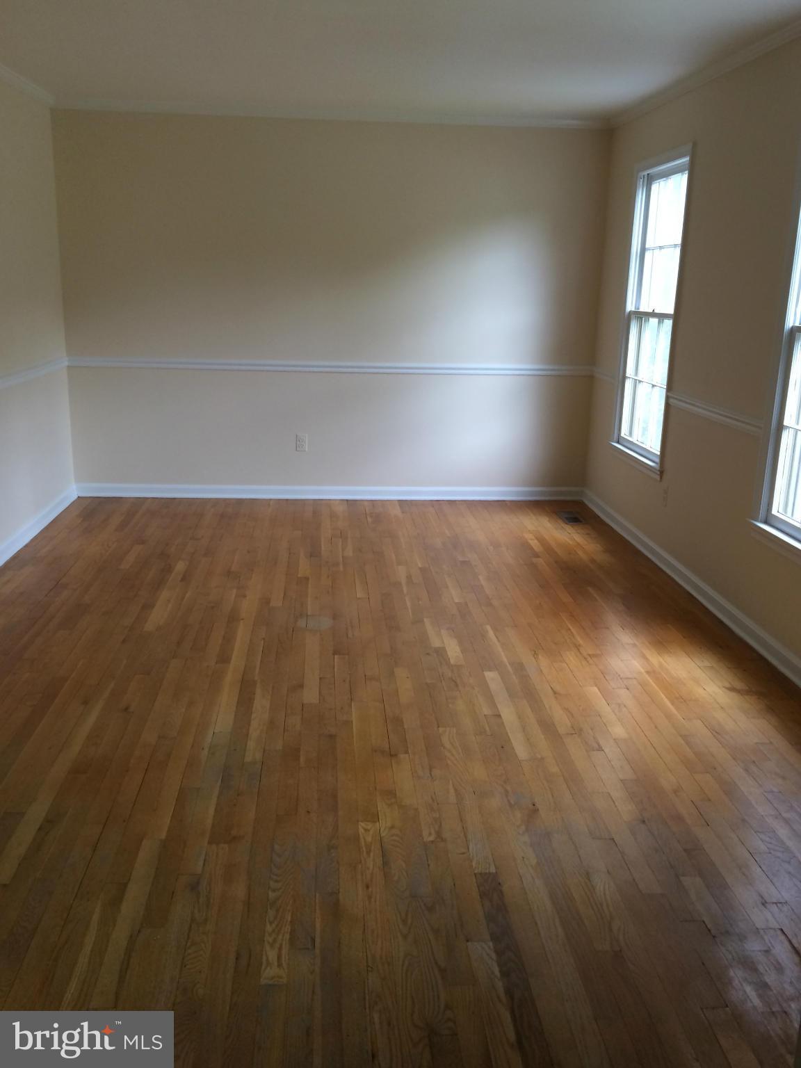 5218 Lighthorne Road Burke, VA 22015 - Photo 5 of 21 Living Room