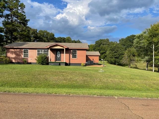 370 Walnut Grove Road Bolivar, TN 38008 - Photo 1 of 16 a front view of a house with a garden