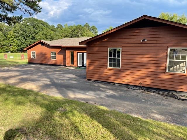 370 Walnut Grove Road Bolivar, TN 38008 - Photo 5 of 16 a front view of a house with yard