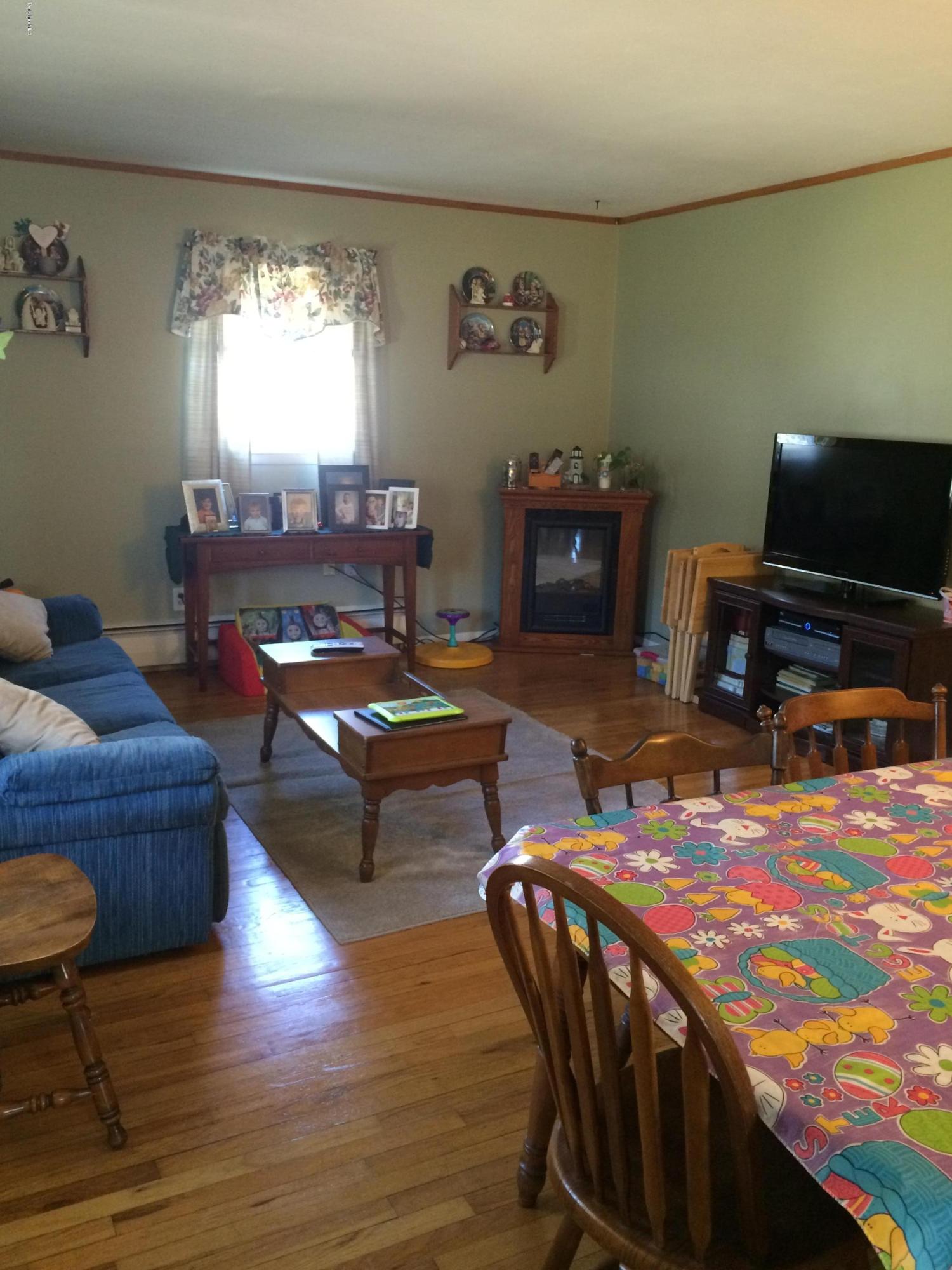 42 Ridge Avenue Pittsfield, MA 01201 - Photo 3 of 21 IMG_3519