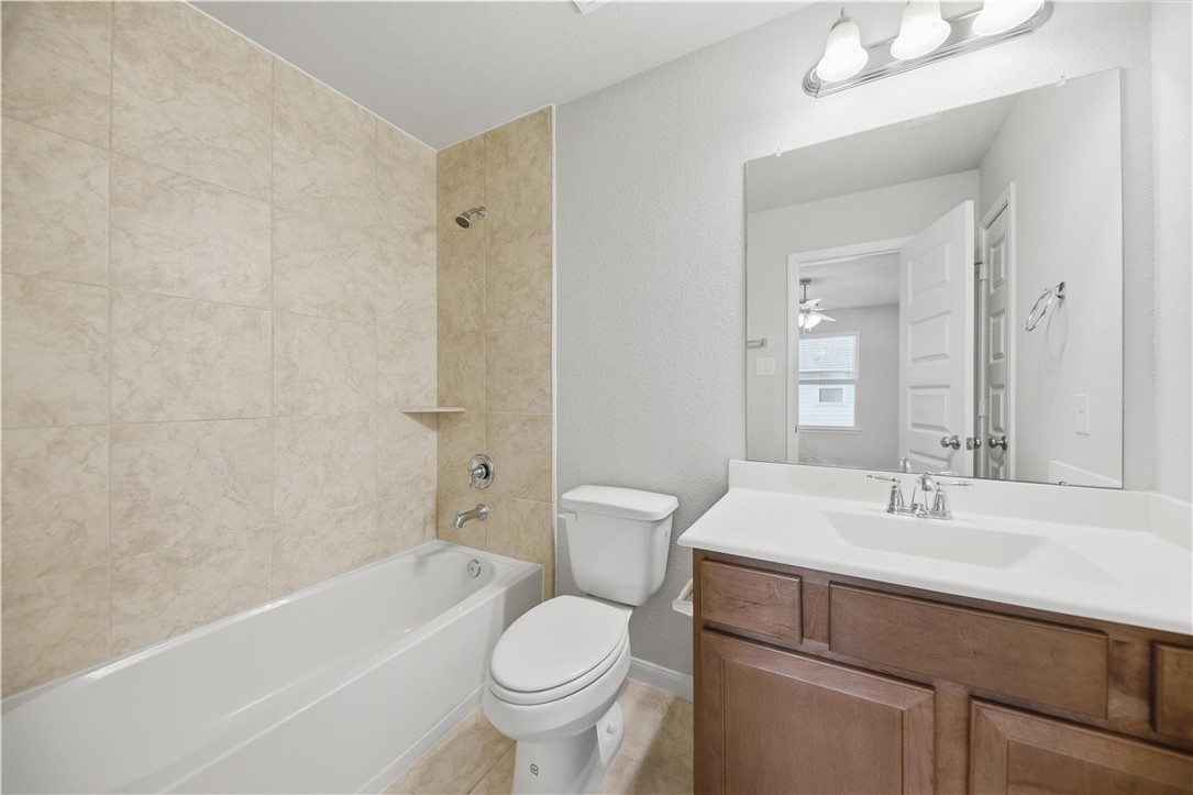 4316 Mocking Run Lane Dickinson, TX 77539 - Photo 20 of 24 a bathroom with a sink toilet vanity and bathtub