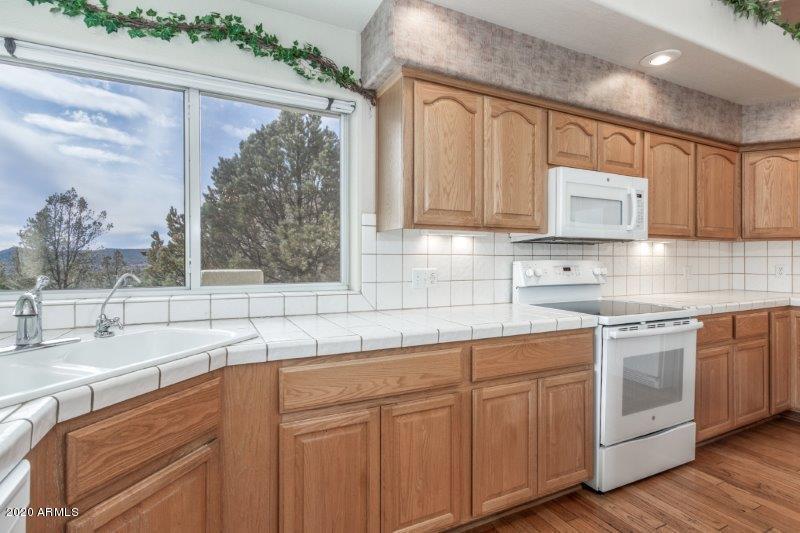 202 North Trailwood Road Payson, AZ 85541 - Photo 6 of 36 Kitchen (3)