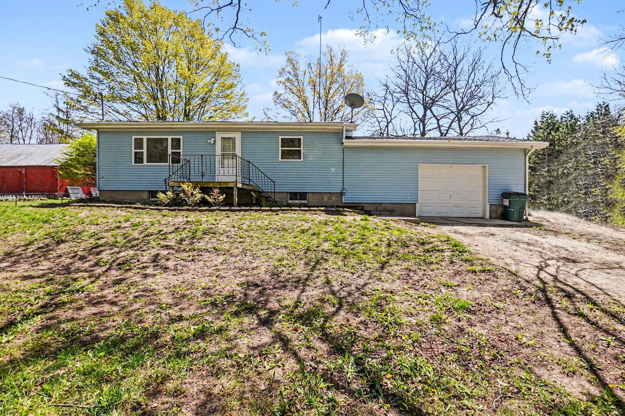 17845 7 Mile Road Reed City, MI 49677 - Photo 2 of 16 002_file_4118
