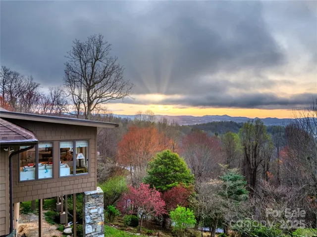 $1,099,000 | 300 Roberts Drive, Hendersonville, NC 28739