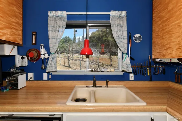 $1,695,000 | 455 Glass Mountain Road, St. Helena, CA 94574