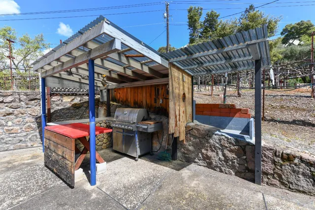 $1,695,000 | 455 Glass Mountain Road, St. Helena, CA 94574