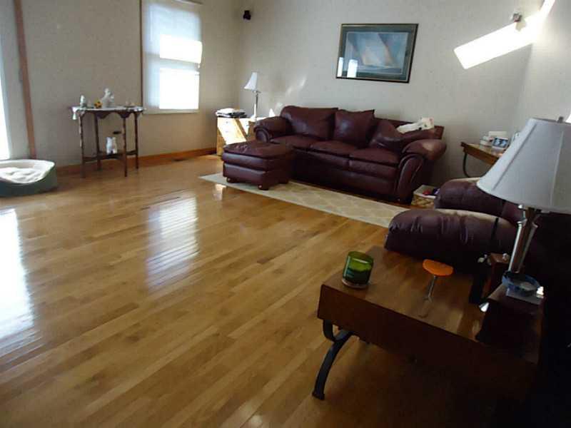2540 Cedar Ridge Drive Columbus, IN 47203 - Photo 2 of 12 Gallery Image 2