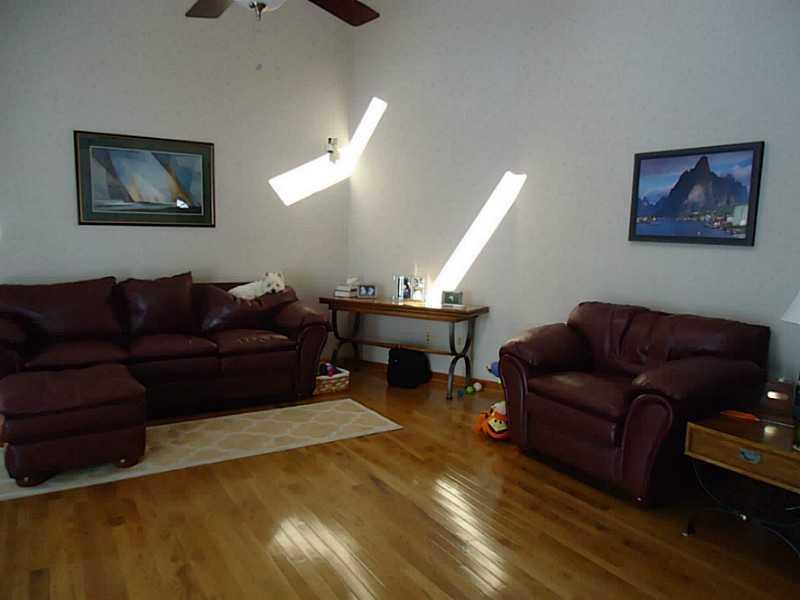 2540 Cedar Ridge Drive Columbus, IN 47203 - Photo 3 of 12 Gallery Image 3
