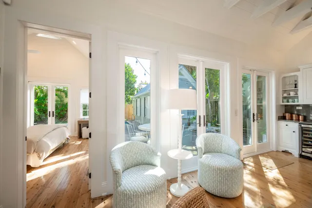 a view of outdoor space yard and porch