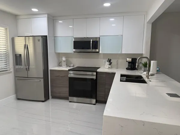 $2,990 | 436 Lakeview Drive, Unit 205, Weston, FL 33326