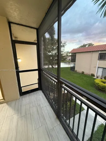 $2,990 | 436 Lakeview Drive, Unit 205, Weston, FL 33326