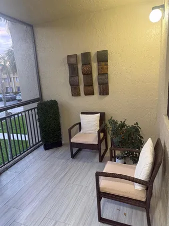 $2,990 | 436 Lakeview Drive, Unit 205, Weston, FL 33326