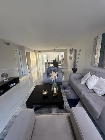 $2,990 | 436 Lakeview Drive, Unit 205, Weston, FL 33326