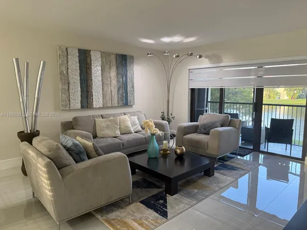 $2,990 | 436 Lakeview Drive, Unit 205, Weston, FL 33326