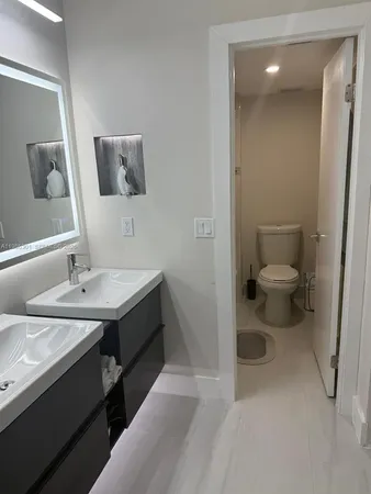 $2,990 | 436 Lakeview Drive, Unit 205, Weston, FL 33326