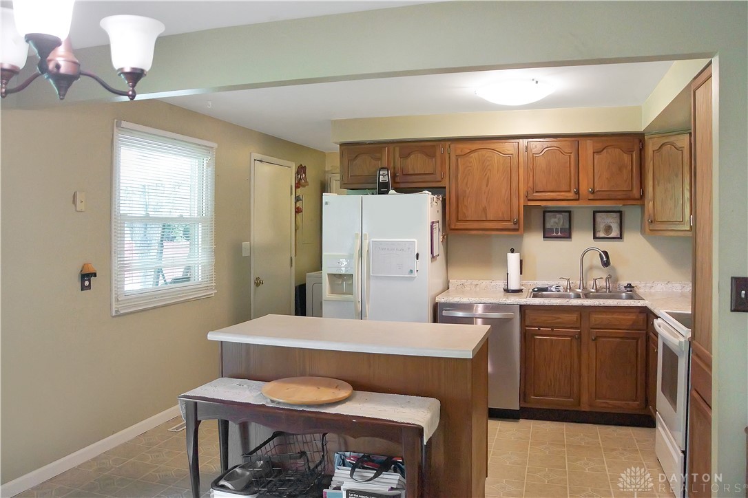 170 Bethel Road Centerville, OH 45458 - Photo 7 of 35